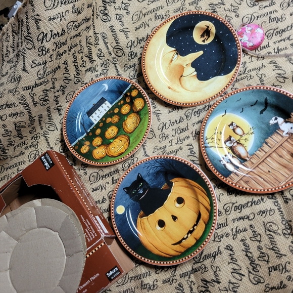 🛒🛍️💥Vintage oneida pumpkin hallow set of 4 dessert /salad plates w/box - Picture 6 of 12